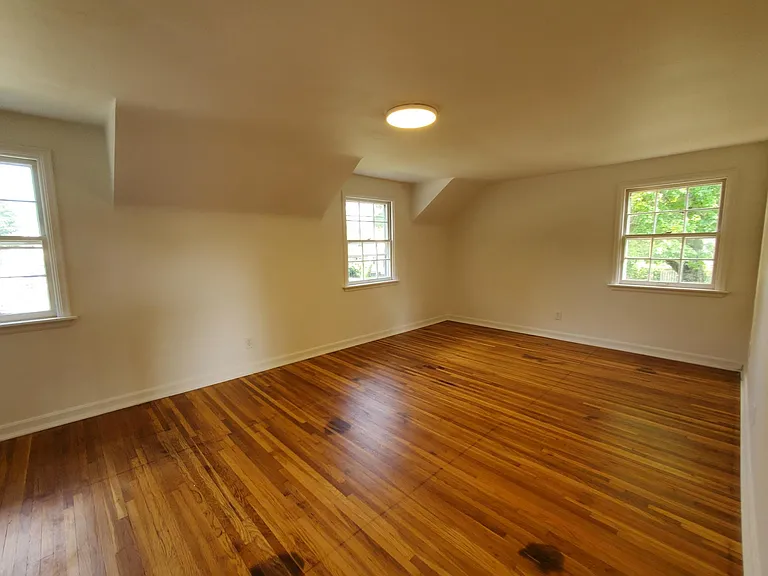 2722 Thompson Ave — Photo 18