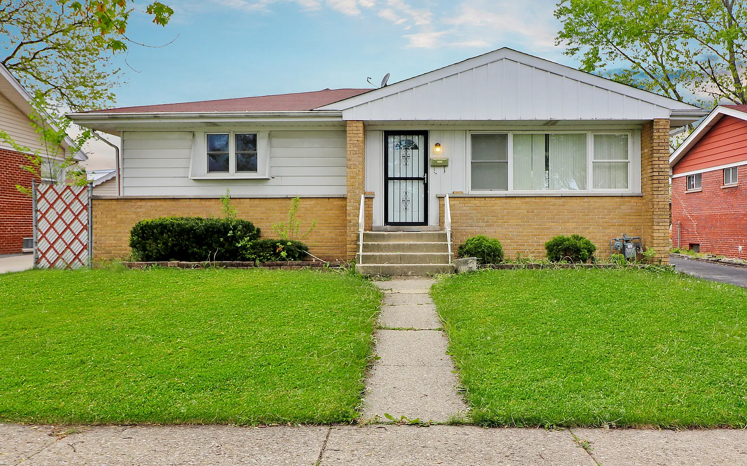 800 N Hillside Ave photo 1