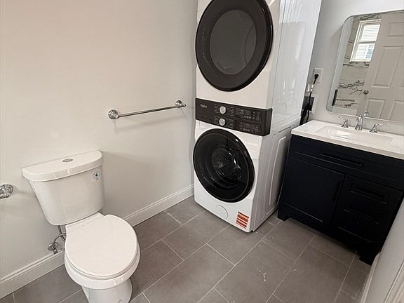 5th image of 33 Pleasant St APT 1
