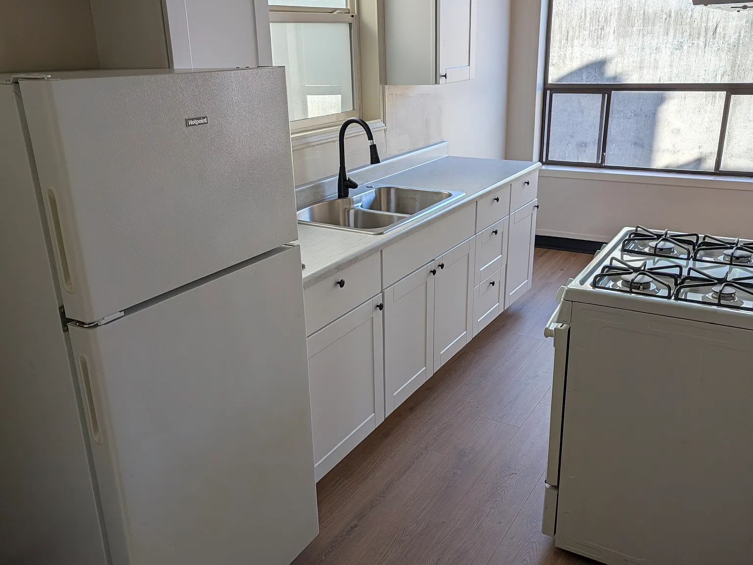 Studio, 600 sqft, $1,100 — Photo 3