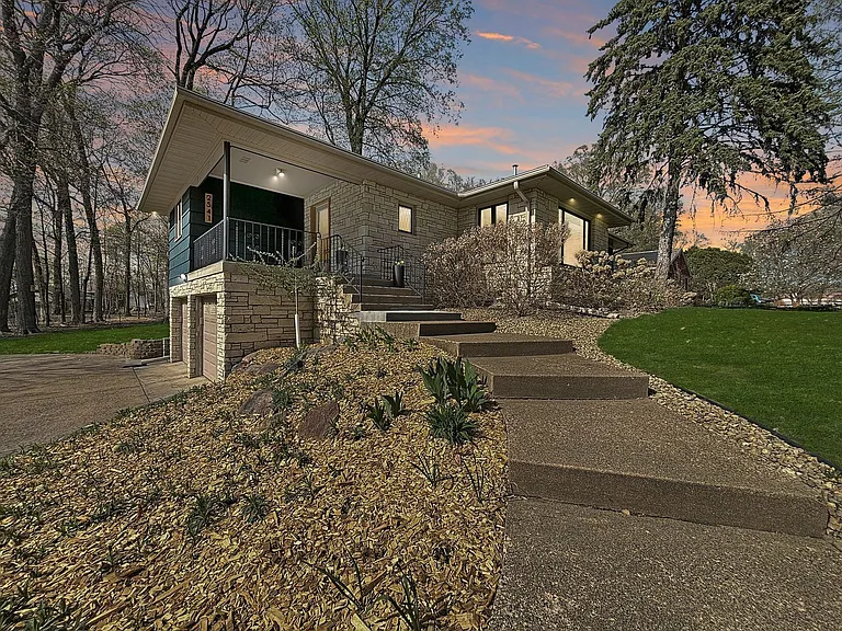 2541 Lakewood Ln — Photo 1