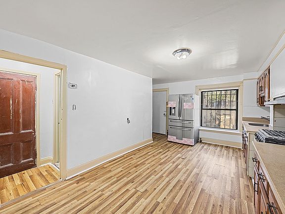 5th image of 487 Hancock St