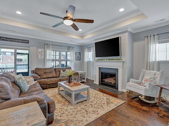 5th image of 212 Skehan St