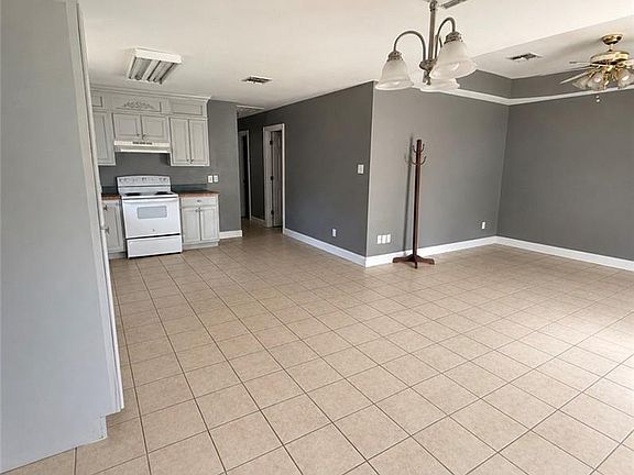 3rd image of 502 Idlewild Dr