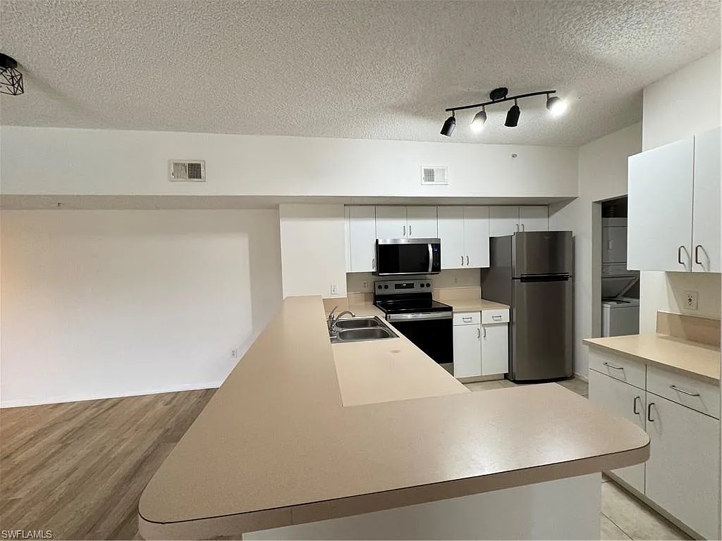 Photo 2 of 38 - 1830 Florida Club Cir #4304 - Naples, FL Building Photo - 1830 Florida Club Cir #4304