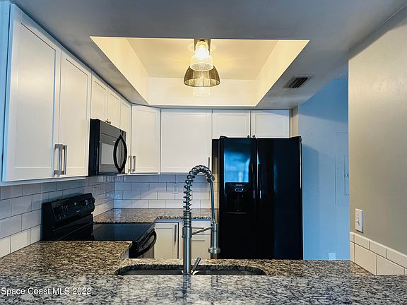 3rd image of 3005 Sir Hamilton Cir #14