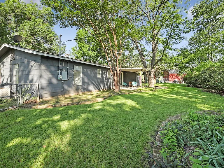 2202 Towbridge Cir — Photo 19