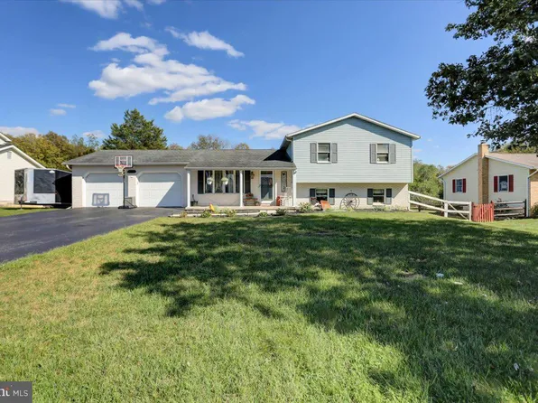 12498 Randy Dr, Greencastle, PA 17225
