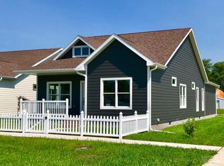 7 Garden Cottage Ln, Grinnell, IA 50112