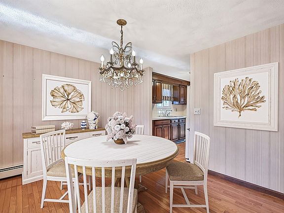 3rd image of 201 Woodside Dr #201