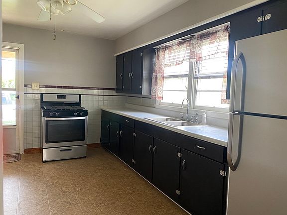 2nd image of 106 Rosewood Dr