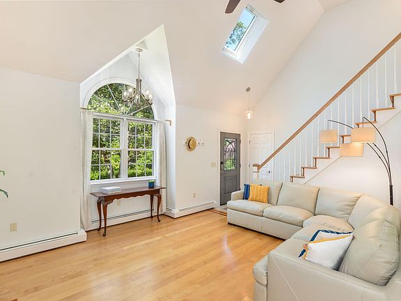 2nd image of 40 Shorewood Drive