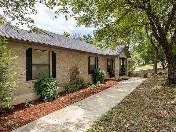 3rd image of 219 DOESKIN DR