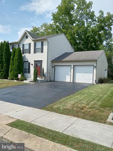 276 Drummer Dr, New Oxford, PA, 17350