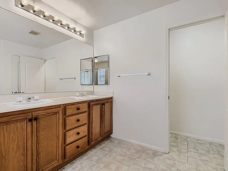 1037 Plentywood Pl — Photo 23