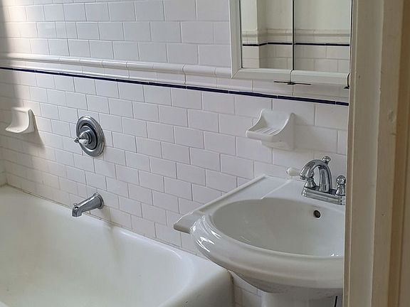 5th image of 8620 Park Ln S APT 3G