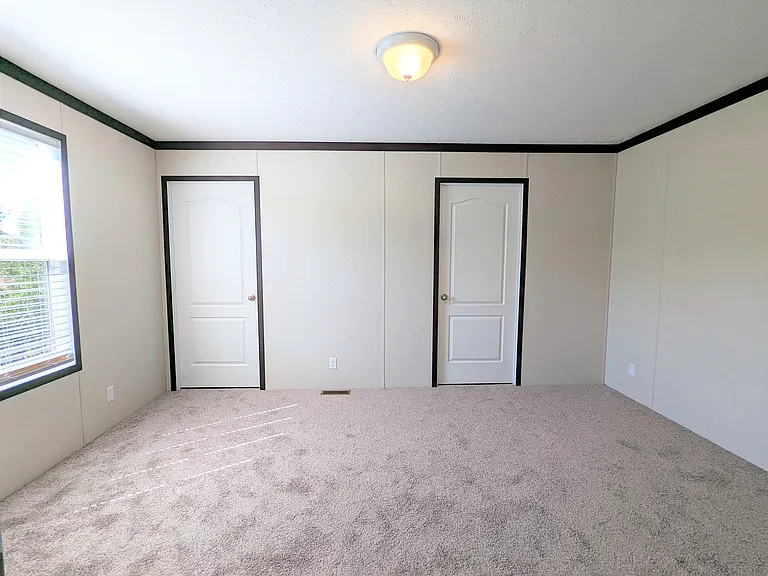 688 Oregon St #688 — Photo 9