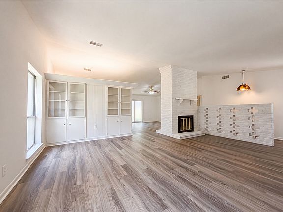 2nd image of 2111 Royal Oaks Dr