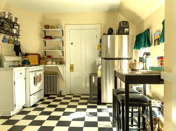 19 Briscoe St #3R, Beverly, MA 01915