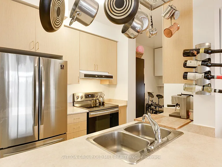 61 Heintzman St #308 — Photo 10