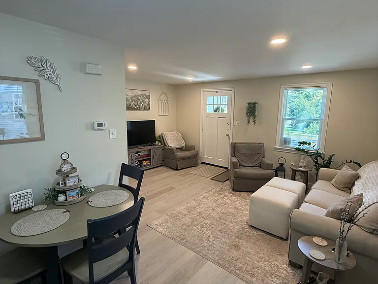 418 W High St — Photo 4