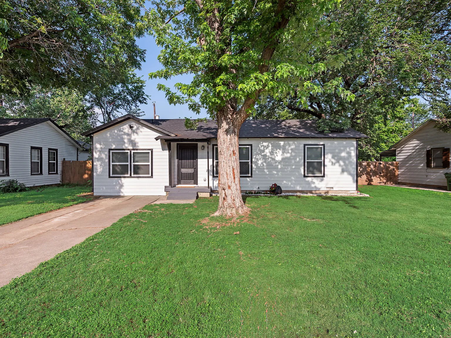 3 bed, 1050 sqft, $2,500 — Photo 1