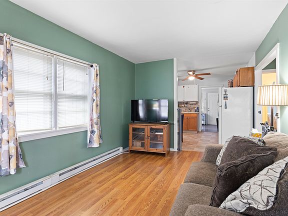 3rd image of 19 Vermont Ave