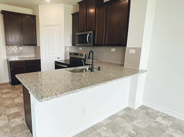 3 bed, 2.5 bath, 1774 sqft, $2,050 — Photo 4