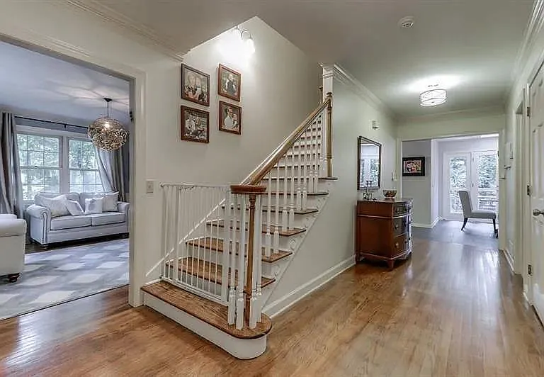 4 bed, 3.5 bath, 3327 sqft, $4,500 — Photo 3