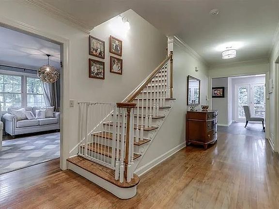 3rd image of 555 Greenland Rd