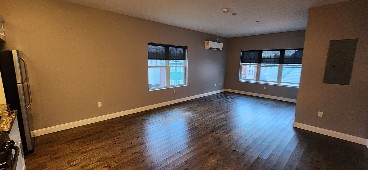 Building Photo - 41 Saratoga St #3C