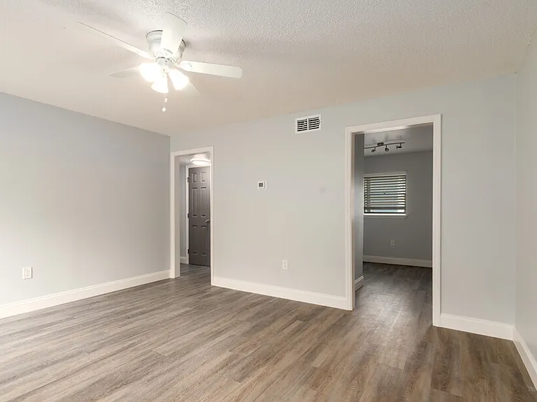 Manatee Bay Apartments — Photo 45