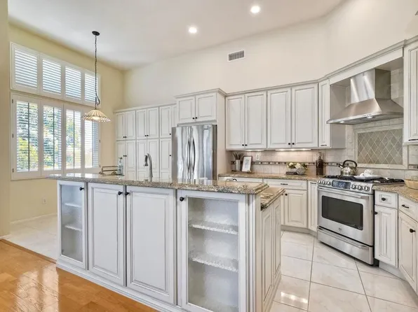 6056 Piros Way, Oceanside, CA 92056
