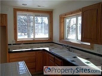 4th image of 18130 Clarence Ave