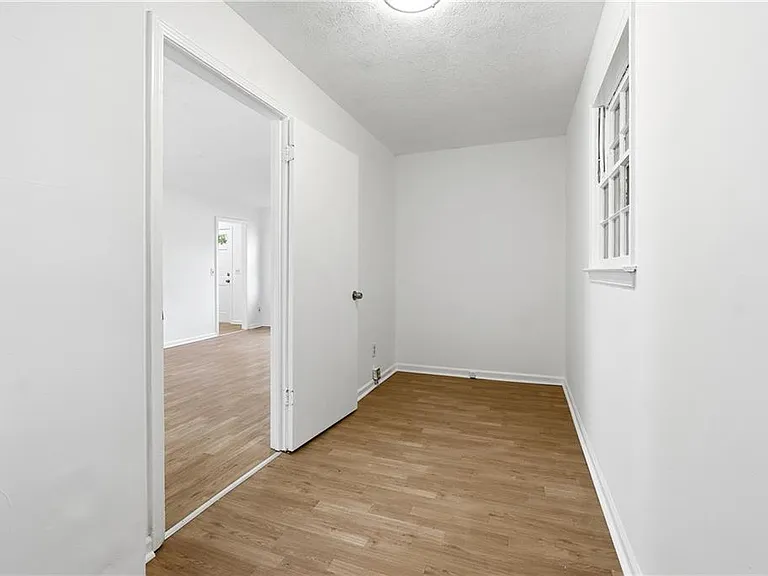 6917 Laurelwood Dr — Photo 22