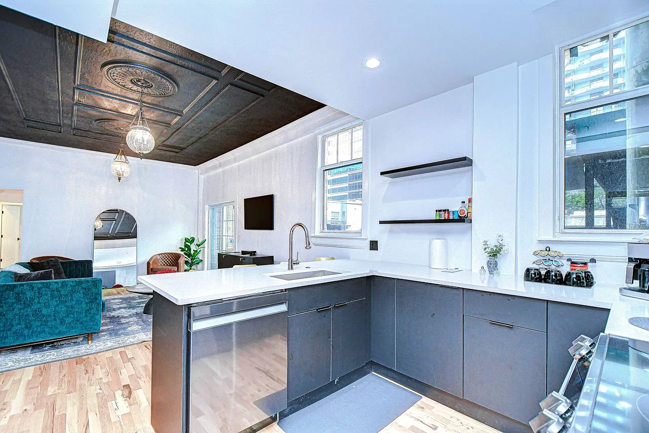 2 bed, 1072 sqft, $3,200 — Photo 3