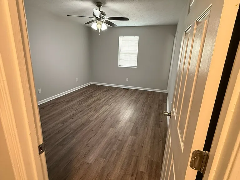 1008 Hopkins Xing — Photo 2
