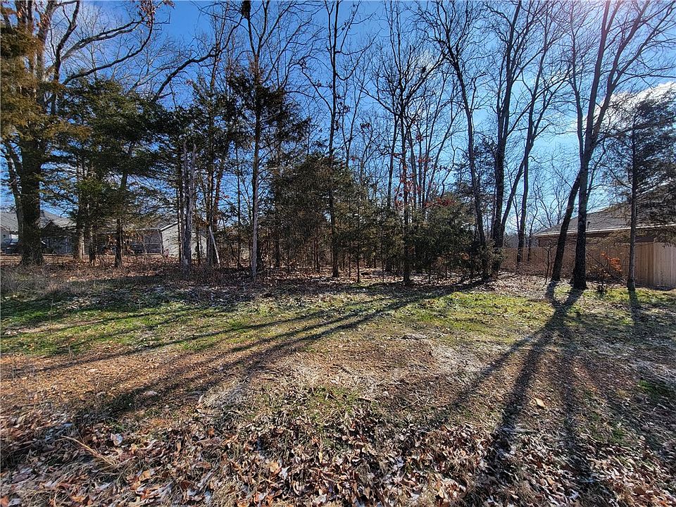 1st image of 11 Holcombe Ln
