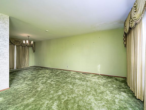 4th image of 2508 Parkway Drive