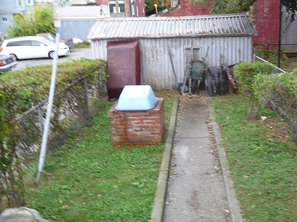 2nd image of 520 N Loudon Ave