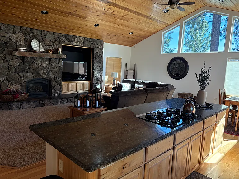 1637 Black Bart Ave — Photo 8