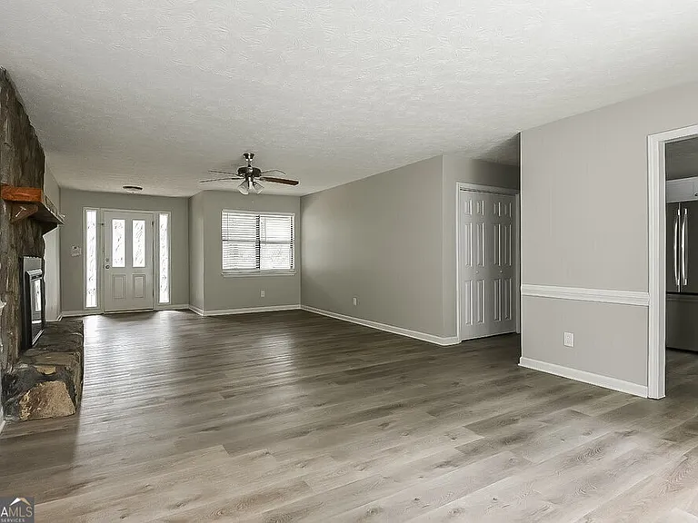 4160 Woodcrest Dr — Photo 4