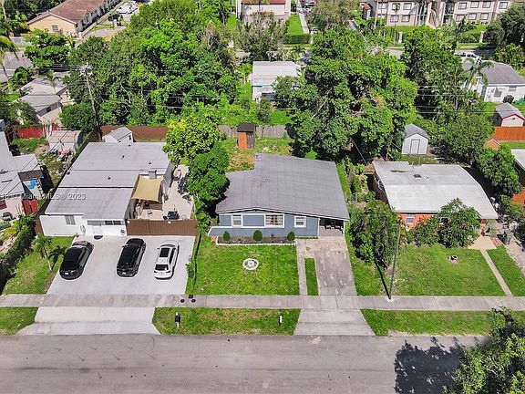 4th image of 3760 SW 47th Ave
