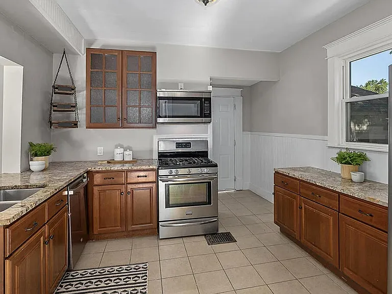 443 Hall St SE — Photo 5