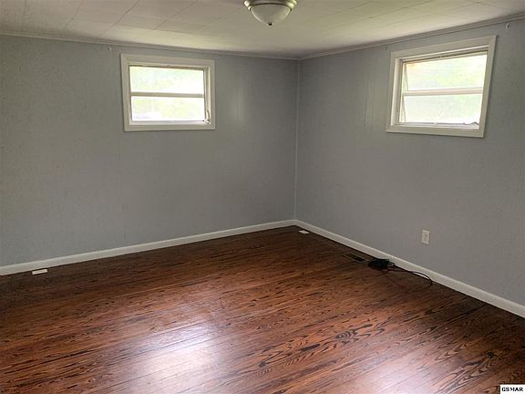 5th image of 307 Jackson St