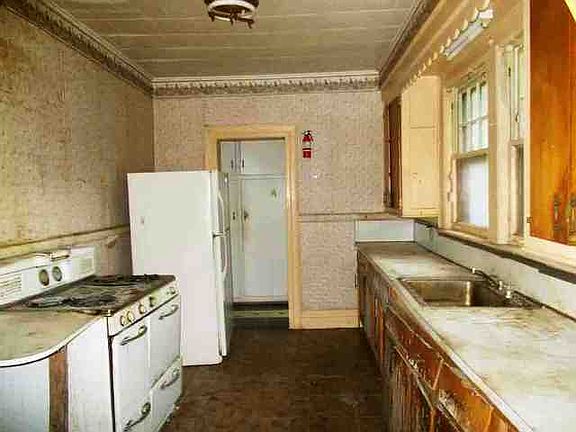 3rd image of 77-79 Girard Pl