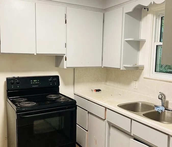 1596 College Ave — Photo 9