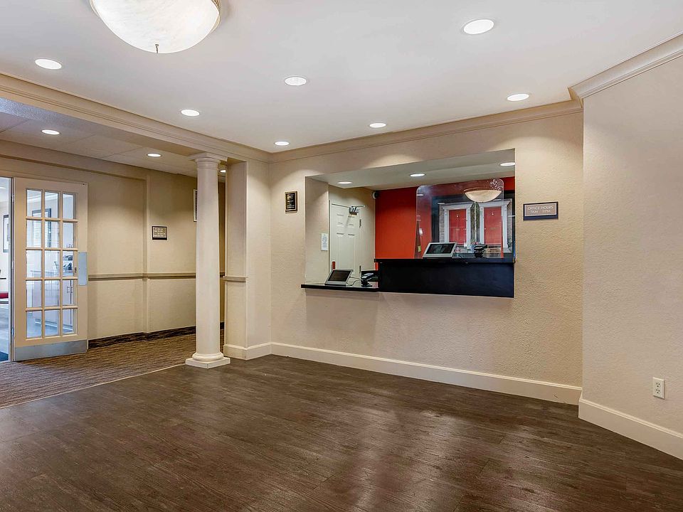 Lobby and Guest Check-in