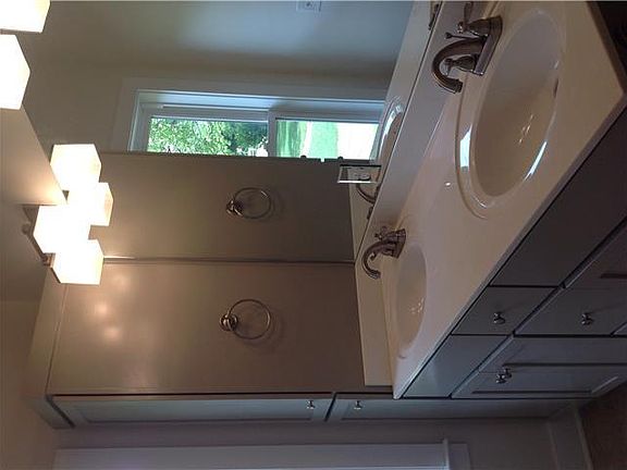 2nd image of 202 Queen Ave