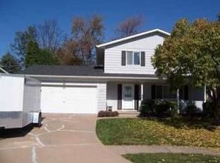5613 32nd Avenue Ct, Moline, IL 61265